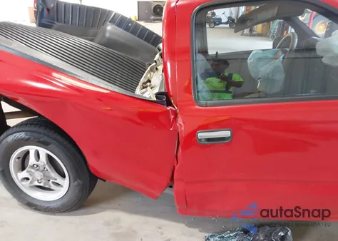 1999 Toyota Tacoma z USA, uszkodzony, nr VIN 4TANL42N8XZ414111